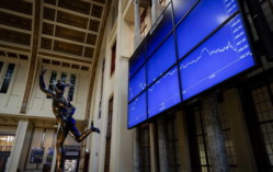 Borsa: Europa in difficoltà, allarme crescita, Milano -1,9%